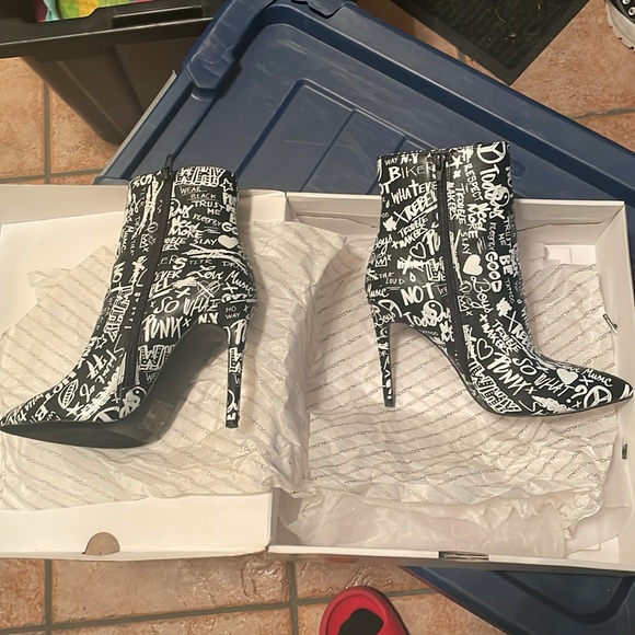 High heel boots - Picture 5 of 9